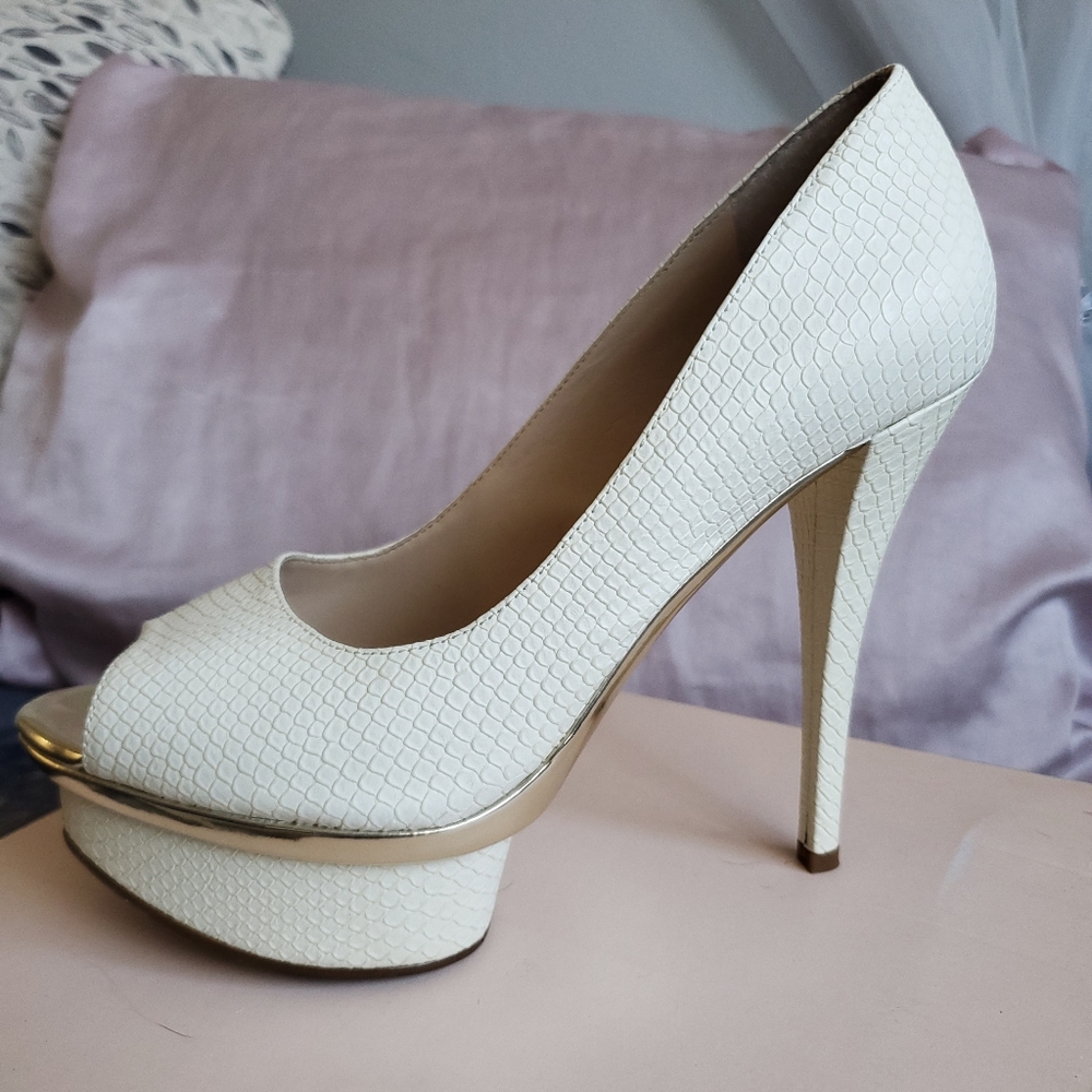 Enzo Angiolini Ivory/Gold Platform Heels Size 9.5